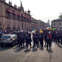 Paran labores policías de Michoacán; exigen mejores condiciones laborales