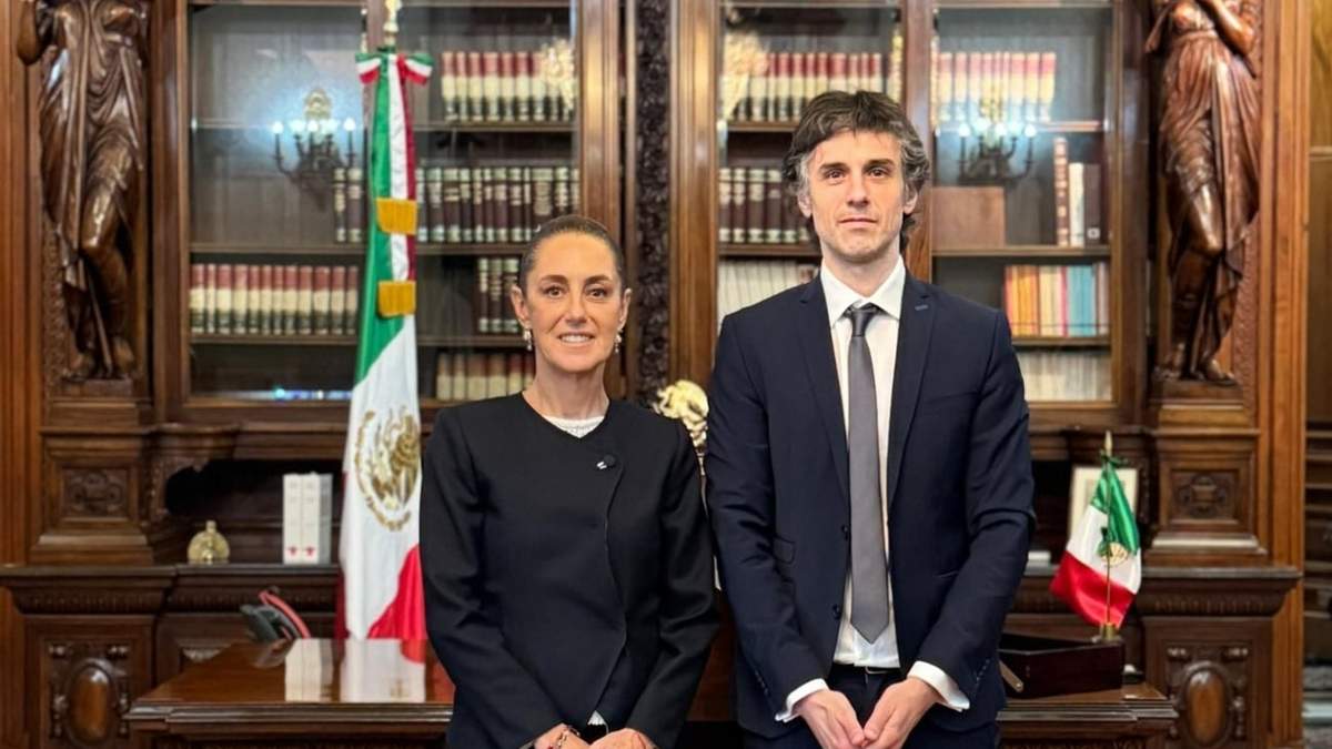 CLaudia Sheinbaum con Guido Croxatto, abogado de Pedro Castillo