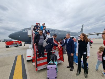 “Es terrible dejar todo así, sin más”: Llegan a Madrid 158 mexicanos sacados de Israel (Videos)