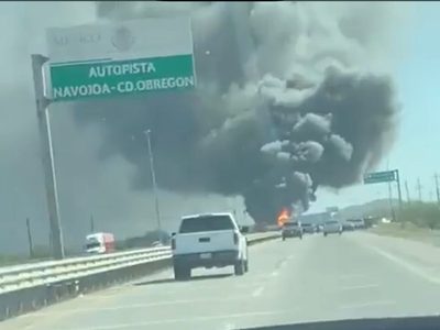 Narcobloqueos en Ciudad Obregón tras captura de Ovidio Guzmán; Aeroméxico suspende vuelos (Video)