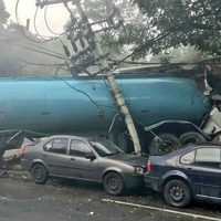 Pipa se impacta contra vehículos en Constituyentes; reportan cuatro muertos (video)