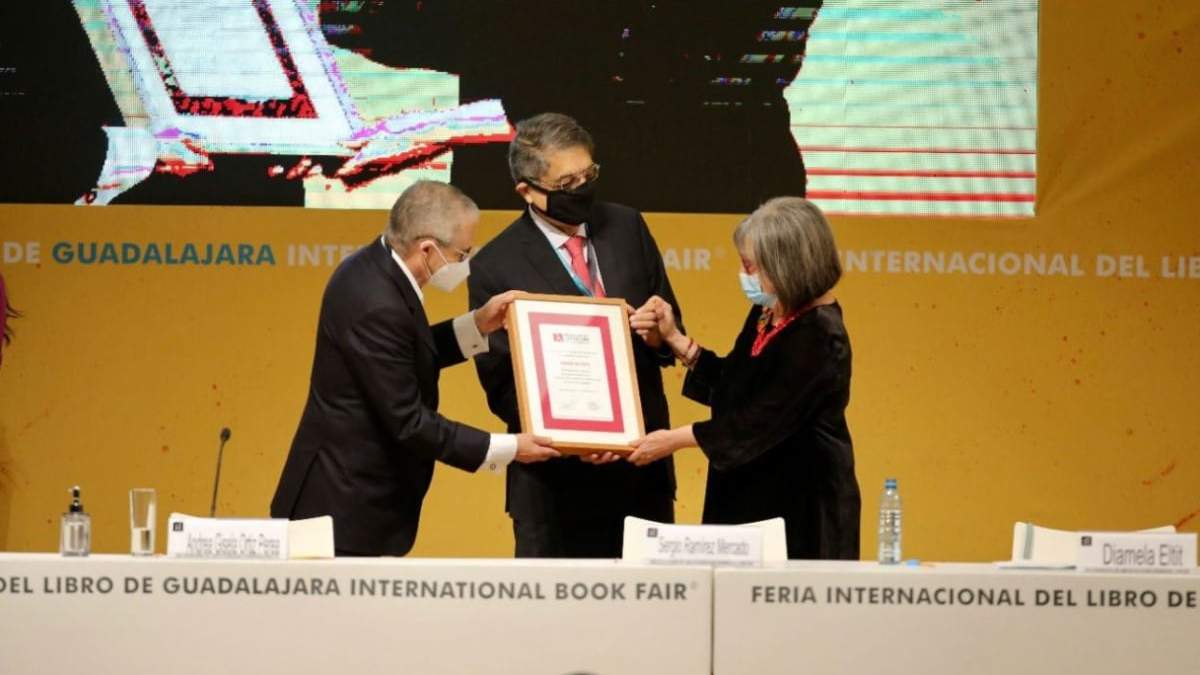 Diamela Eltit recibe el premio FIL de Literatura en Lenguas Romances