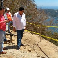 Jefe de oficina de Astudillo luce exclusivos mocasines pese al impacto de la pobreza en indígenas