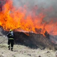Logran contener el incendio en el vertedero de Junín de los Andes