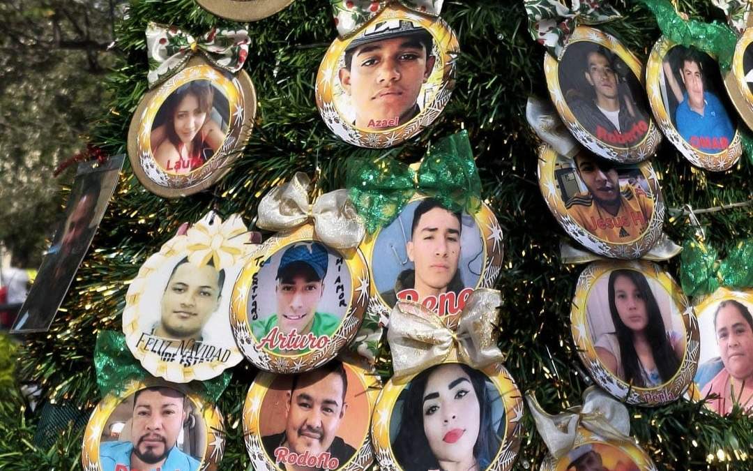 Colectivo de búsqueda colocan pino navideño de la esperanza por los Desaparecidos en Reynosa