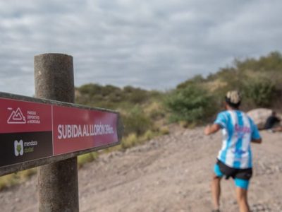 Construyen carteles turísticos con plásticos reciclados