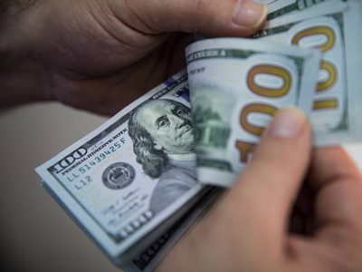 El dólar paralelo volvió a subir y ya acumula 35 pesos en lo que va del año