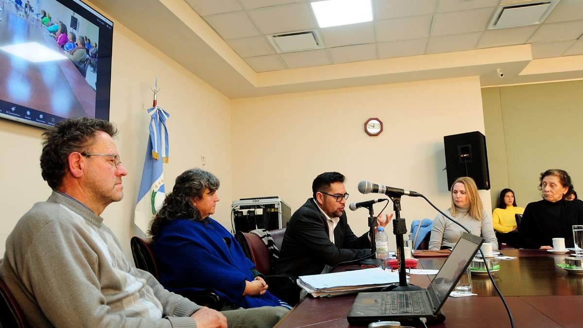 Representantes de Las Coloradas y Junín de los Andes estuvieron en la Legislatura. Fuente: (Legislatura de Neuquén).