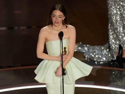 "Oppenheimer" gana el Oscar a mejor película, Emma Stone es la mejor actriz