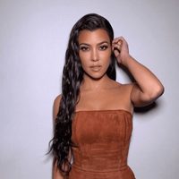 Kourtney Kardashian alardeó sobre su viaje mientras tiene otras cosas sin resolver