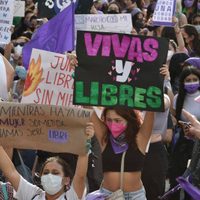 "Ni una asesinada más": miles salen a las calles de CDMX contra la violencia feminicida (Videos)