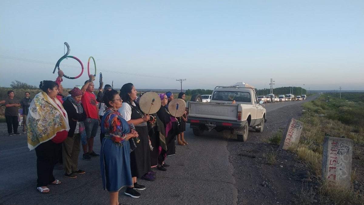 Mapuches cortan en este momento las rutas 7 y 17. Fuente: (Confederación Mapuche).
