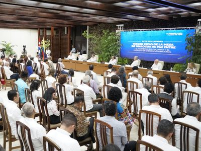 Gobierno de Petro y guerrilla del ELN pactan cese bilateral del fuego