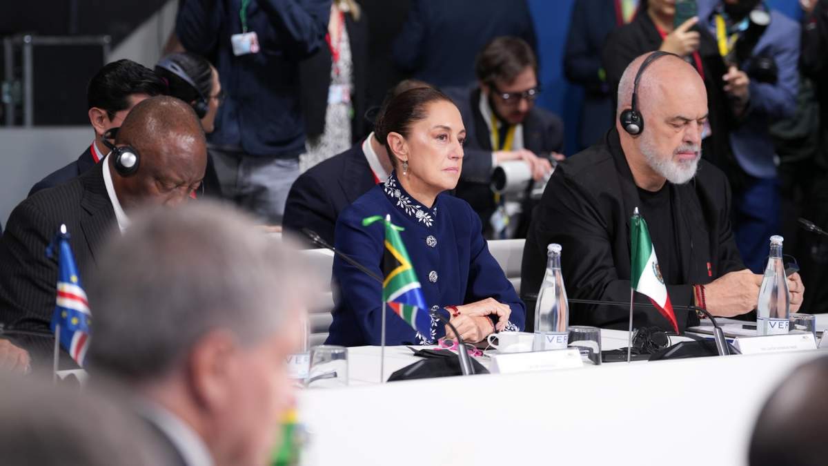 Sheinbaum en su participación en la IV Cumbre en Defensa de la Democracia. Barcelona, España