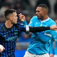Empate 2-2 entre el Inter de Milán y Napoli deja abierta la carrera por el título de la Serie A