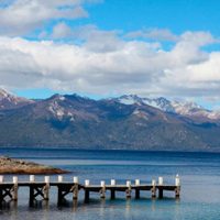 Por un caño tapado, líquidos sin tratar contaminan el lago Nahuel Huapi