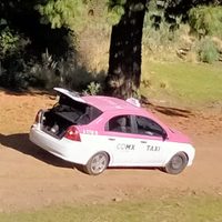 Hallan en el Ajusco dos cuerpos dentro de la cajuela de un taxi