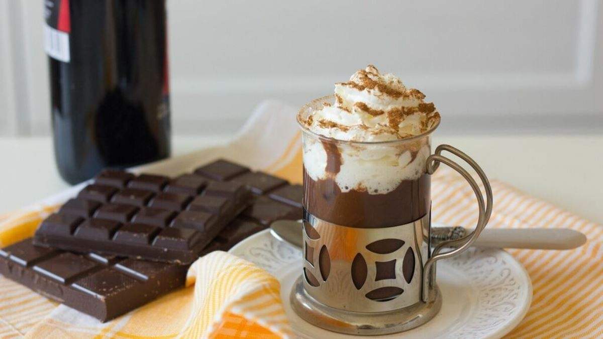 Chocolate caliente con vino. Fuente: (Instagram)