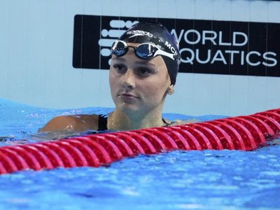 Summer McIntosh gana su primera medalla de oro en el Campeonato Mundial de Deportes Acuáticos