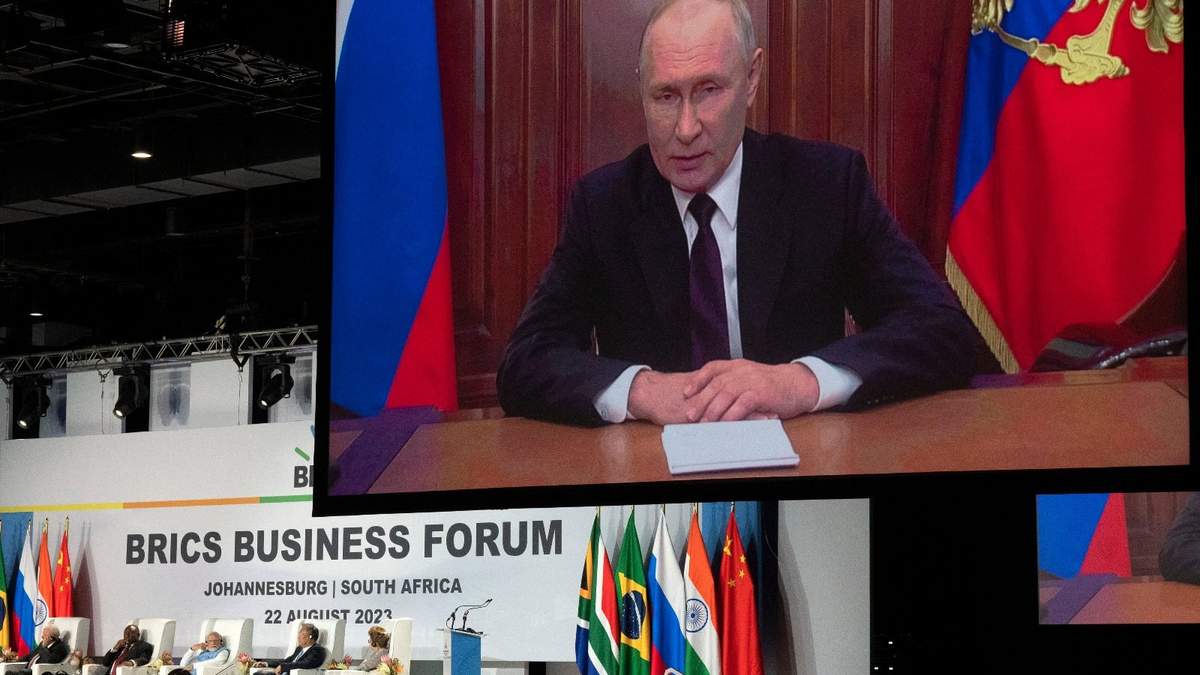 El presidente de Rusia Vladímir Putin se dirige a dignatarios del grupo BRICS