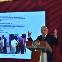 “Clasistas y racistas” las críticas por la mujer que vendió Tlayudas en inauguración del AIFA: AMLO