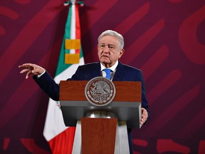 Lorenzo Córdova hace turismo político en EU con dinero del pueblo: AMLO