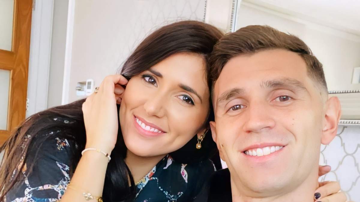 Emiliano Martínez y Mandinha, su esposa. Fuente: (Instagram)