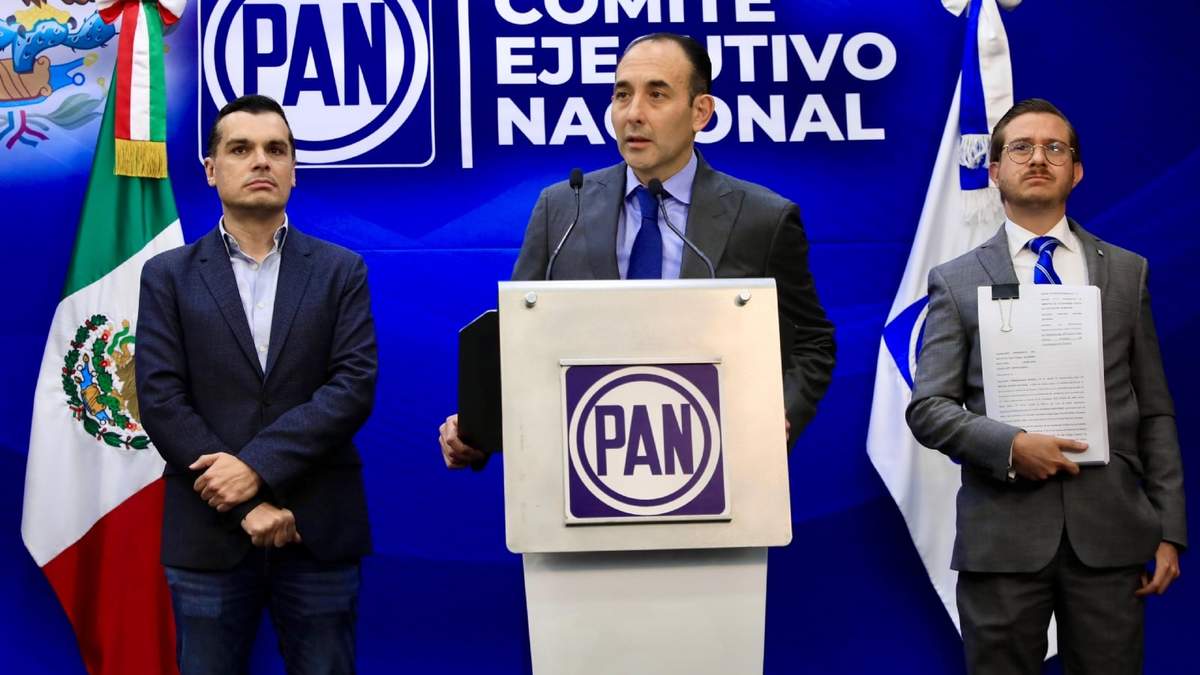 Jorge Triana, vocero del CEN del PAN, así como Roberto Gil Zuarth, abogado; Santiago Torreblanca, coordinador de Asuntos Jurídicos