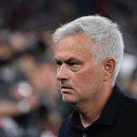 Mourinho recibe suspensión de 10 días en la Serie A por insultar a un árbitro