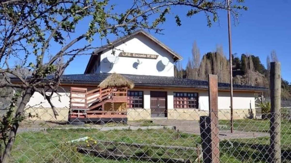 Escuela 161 del Paraje Payla Menuko en San Martín de los Andes. Fuente: (Facebook)