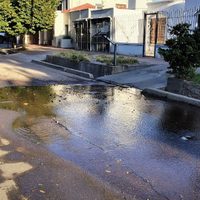 Reclamo: la "pileta pública" que se abrió en una calle de Guaymallén
