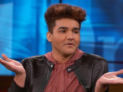 ¡ASCO! Influencer lame un inodoro público por fama y... ¡Se contagió de coronavirus!