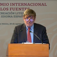 El poeta García Montero dedica el premio Carlos Fuentes a Cristina Pacheco