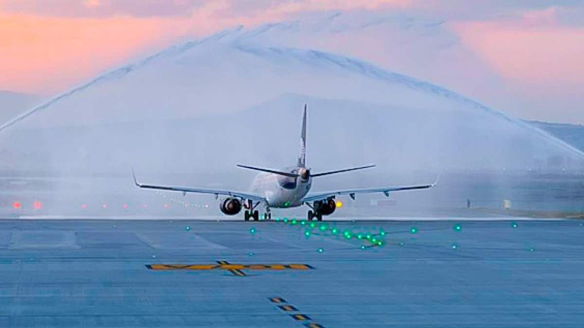 Primer vuelo en despegar del AIFA
