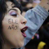 Brasil está en peligro, advierte Manuel Castells ante triunfo de Bolsonaro en la primera vuelta presidencial