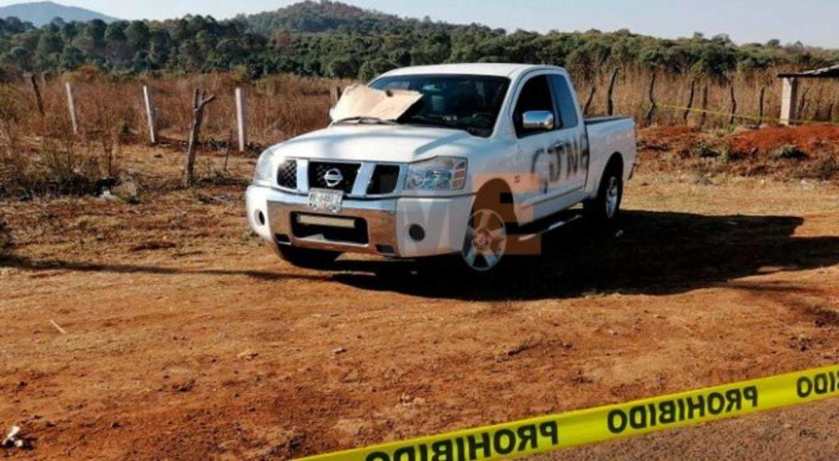 Camioneta Nissan donde hallaron los cuerpos