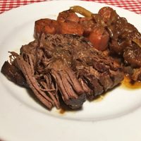 Se corta con cuchara: tapa de asado al horno con papas, una receta que no falla y el secreto para que quede bien tierna