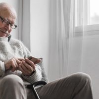 La soledad y la brecha tecnológica: Claves por las que aumentan las estafas a adultos mayores