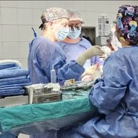 Cirugía histórica en el Hospital Neuquén: extirparon un tumor cerebral a una nena de 10 años, sin trasladarla