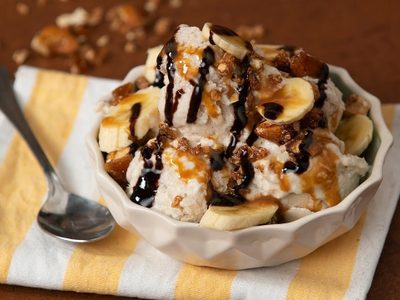 El helado está carísimo: hacé 1 kg de banana split con 5 ingredientes y chau calor