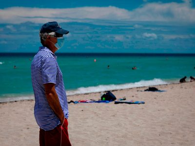 Florida pone fin al toque de queda nocturno y al uso obligatorio de mascarillas