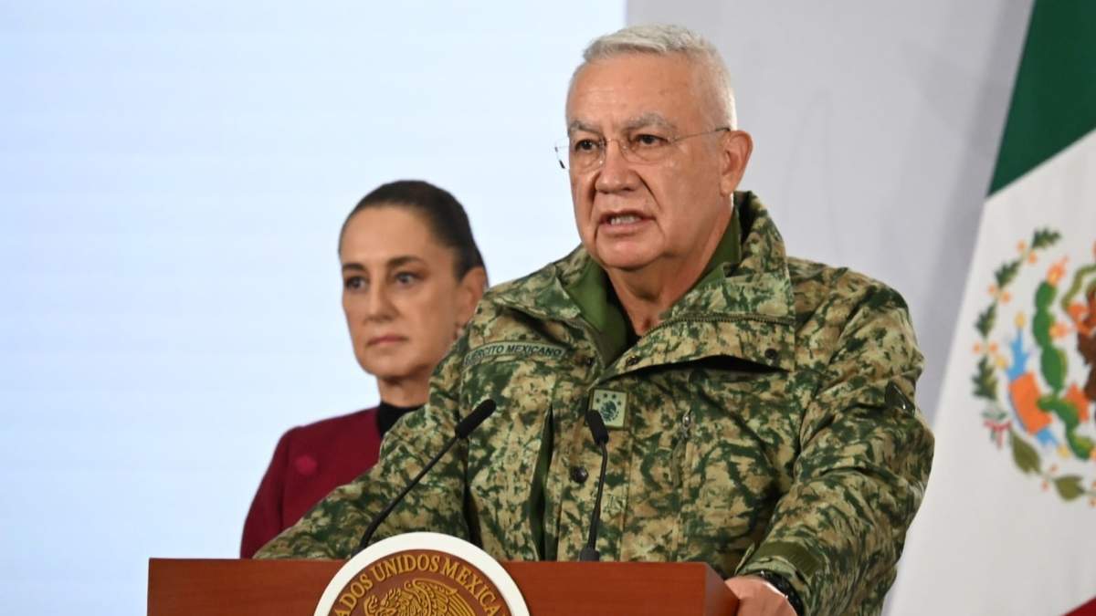 El secretario de Defensa, general Ricardo Trevilla junto a Sheinbaum