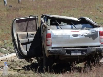 Un vuelco de una Toyota Hilux obligó a cortar parcialmente la Ruta 40 en el tramo de Las Taguas