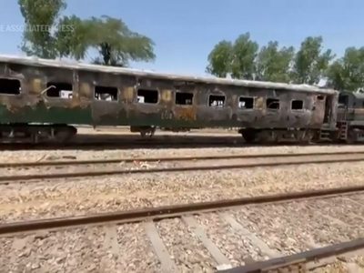 Incendio en tren de pasajeros deja siete muertos