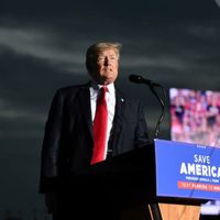 Trump dice que investigación a sus empresas son por "motivos políticos"