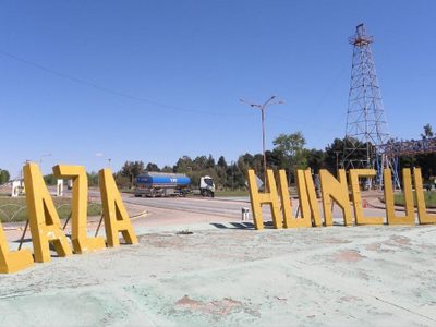 Paro de empleados de Desarrollo Social de Neuquén en Plaza Huincul