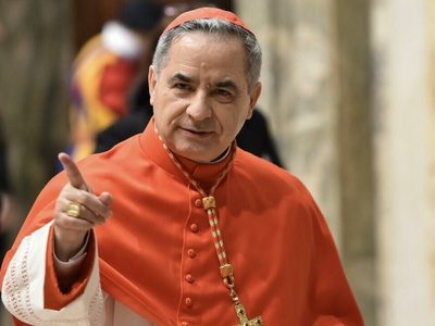 En el juicio por corrupción en El Vaticano, cardenal Beccui niega malversación y sobornos