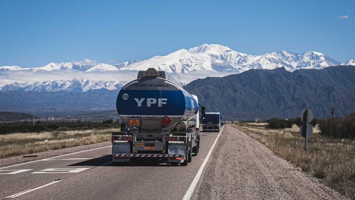 Camión YPF. Fuente: (Instagram)
