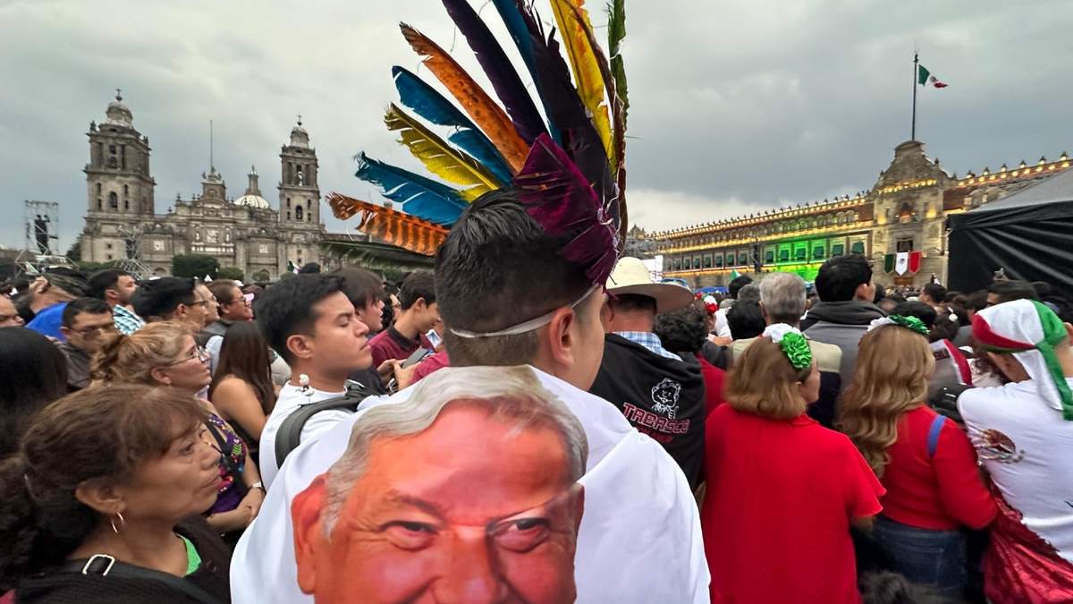 Asistentes al Grito en el Zócalo