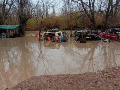 Viviendas inundadas, familias evacuadas y falta de agua potable en Sauzal Bonito